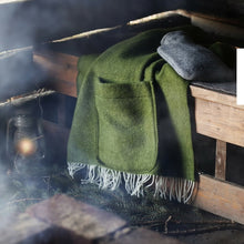 Wollschal mit Taschen ARVO von Lapuan Kankurit