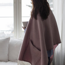 Wollschal mit Taschen ARVO von Lapuan Kankurit