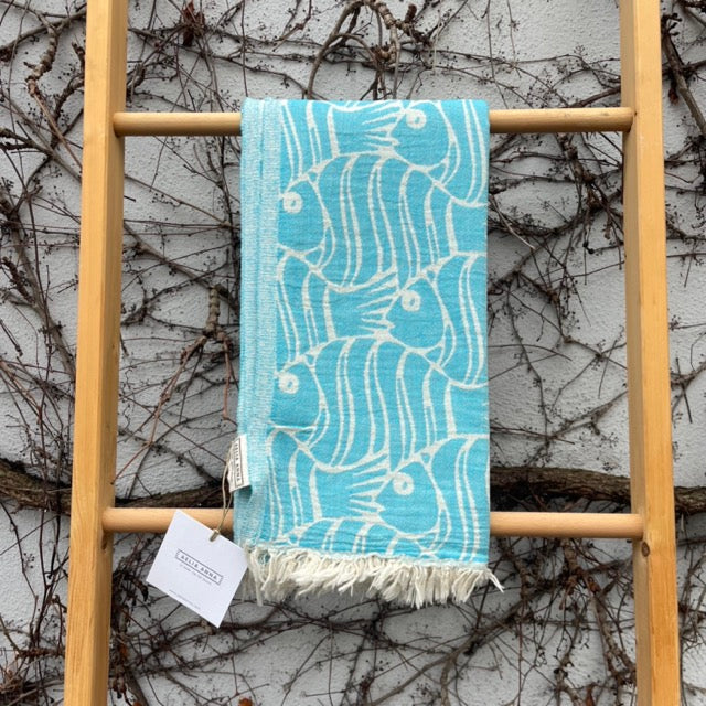 Strandtuch FISH türkis von Aelia Anna