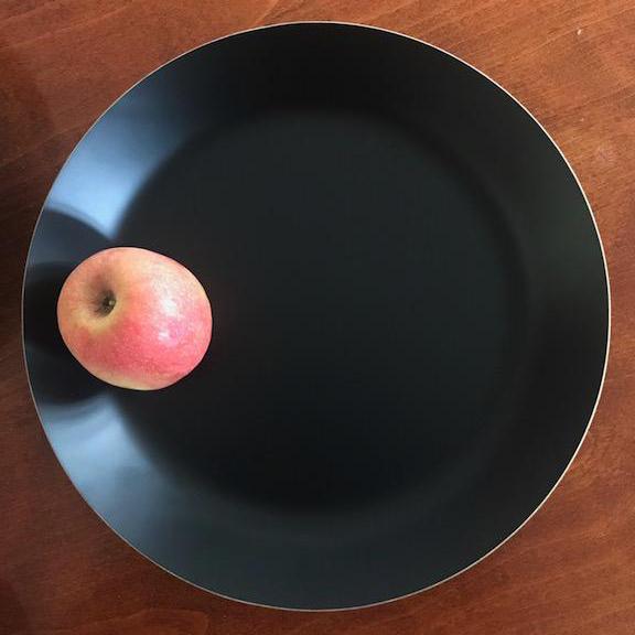 Holzteller schwarz von MAKU KITCHEN